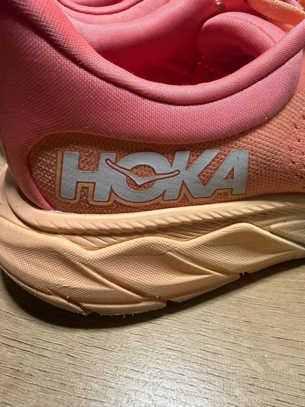 HOKA Women's Arahi 7 'Papaya Coral' Running Shoes - Size 7